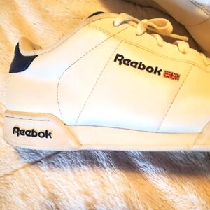 Mens/ womens shoes Reebok size 9 white blue